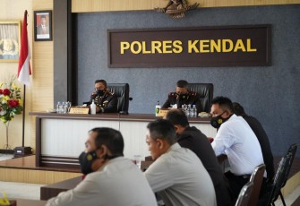 Polres Kendal melaksanakan Vicon di Aula Polres Kendal pada tanggal 1/6/2021.