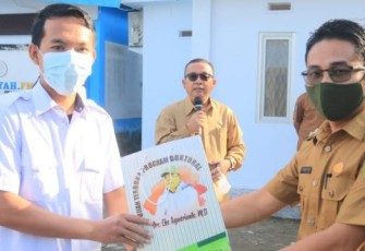 Kadis Kominfosan Beri Reward untuk Pegawainya