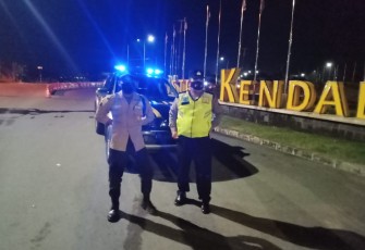 Polsek Brangsong laksanakan Patroli Blue Light Patrol ( BLP ) dan kegiatan rutin yang ditingkatkan (KRYD) dipimpin Ka.SPKT II Aiptu Sueb dengan anggota Piket jaga malam 