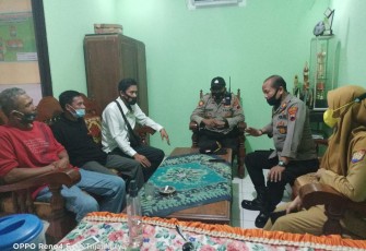Kapolsek Pegandon AKP Zainal Arifin SH bersama  para Kanit telah melaksanakan pengecekan dan monitoring  Posko PPKM Mikro di beberapa desa  di Kecamatan Ngampel pada hari Senin tanggal (14/6/2021)