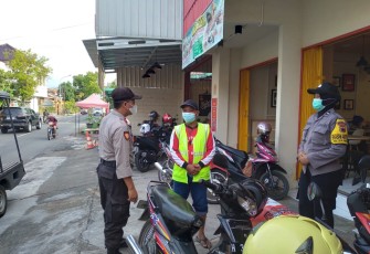 Kegiatan Kspk Polsek Patebon serta pelaksanaan Patroli Blue Light Patrol ( BLP ) dan Kegiatan rutin yang ditingkatkan (KRYD) serta ops Yustisi yg dipimpin Kaspkt III beserta anggota Piket fungsi. Kamis (17/06/2021)