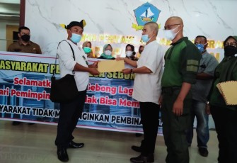 Masyarakat Sebong Lagoi Datangi Kantor Dewan Minta Audensi Terkait Kinerja Kepala Desa