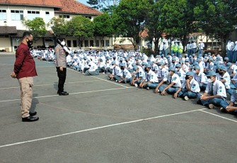 Cegah Kenakalan Remaja, Polsek Cigasong Laksanakan Binluh di SMK Korpri Majalengka