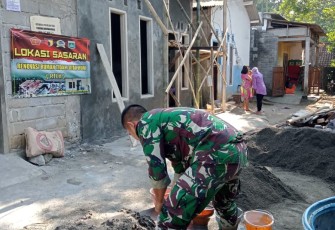 Teman Setia Satgas TMMD 112 Cangkul dan Semen Cor  