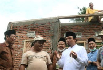 Senyum sumringah begitu tampak di wajah Burmawi (48) kala dirinya menyambut kedatangan Wakil Walikota Bengkulu Dedy Wahyudi beserta rombongan di kediamannya