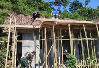 Pengecoran Terus Berjalan Teras Depan 