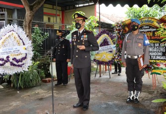 Kapolres Tulungagung Pimpin Upacara Pemakaman Anggotanya