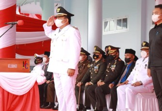 Wakil Bupati Seluma Pimpin Upacara Penurunan Bendera