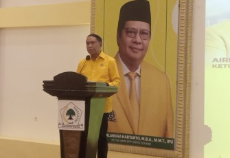  Zainudin Amali,  memberi semangat kader Partai berlambang pohon beringin itu di Jawa Timur untuk pemenangan Ketua Umum Partai Golkar Airlangga Hartarto Nyapres di 2024