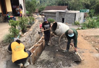 Alunan Khas Mesin Melon Sambut Satgas TMMD 112 