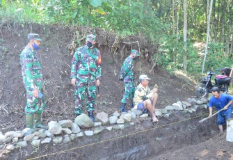 Keakraban Dandim Bersama Warga di Lokasi TMMD 112 Kodim 0818/Malang-Batu