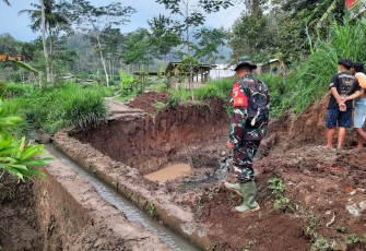 Dan SSK Tinjau Pengerjaan Plat Dekker di TMMD 112