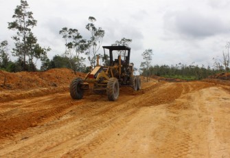 Personel TMMD Lakukan Finishing Sasaran Jalan 