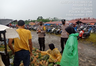 Sambang Pasar, Polres Seluma Gelar Binluh Prokes dan Pencegahan Curanmor