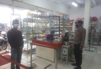 Anggota Polsek Lemahsugih Sambangi Sentra Perekonomian Desa Berikan Pesan Kamtibmas
