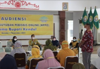 Bupati Kendal menerima audensi dari Manajemen Paguyuban Pebisnis Online di Pendopo Tumenggung Bahurekso Kendal 9/11/2021