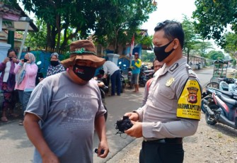 Patroli Polsek Palasah Bagikan Masker Kepada Warga Cegah Penyebaran Covid-19
