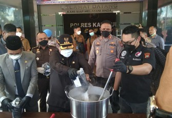 Kapolres dan Bupati Karimun Musnahkan Narkotika Jenis Sabu