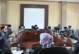 Bupati Hadiri Rapat Paripurna Dengan Agenda Pandangan Akhir Fraksi - Fraksi Tentang 2 Raperda