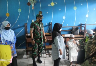 Dandim Palangka Raya Pantau Vaksinasi Anak Usia 6-11 Tahun