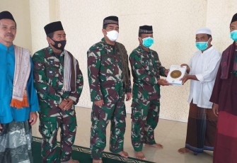 Satgas TMMD Ke-112 Tahun 2021 Wakafkan 10 Al-Quran 