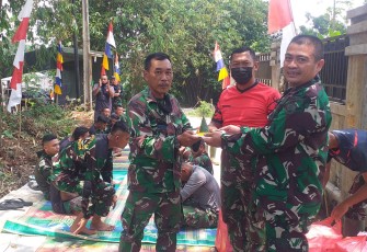 Satgas TMMD 112 Bersama Warga Gelar Syukuran HUT ke-76 TNI