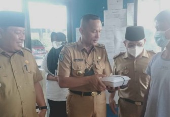  Organisasi Perangkat Daerah (OPD) berbondong-bondong untuk membagikan nasi bungkus gratis dan bersemangat untuk ambil bagian dalam gerakan kebaikan ini