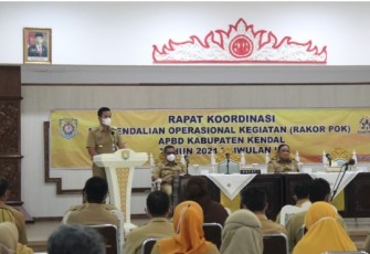 Bupati Kendal memberikan sambutan saat Rakor pengendalian Operasional Kegiatan APBD Kendal Tahun 2021 triwulan III