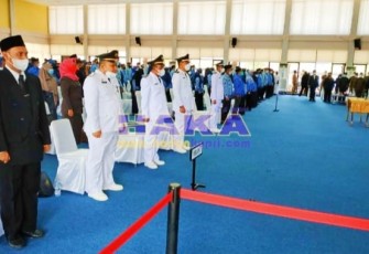 Plt Bupati Bintan, Roby Kurniawan melakukan perombakan sebanyak 174 pejabat terdiri dari 45 Pejabat Eselon III, 125 Pejabat Eselon IV dan 4 Pejabat fungsional dilingkup Pemkab Bintan di Aula Kantor Bupati Bintan