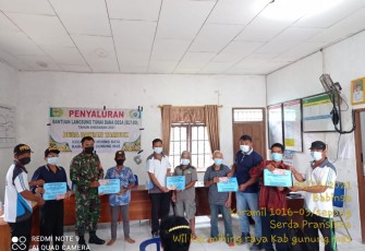 Penyaluran Bantuan Langsung Tunai Dana Desa kepada warga kurang mampu yang terdampak Pandemi Covid 19
