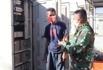Anggota Satgas TMMD Temui Mekanik Provider