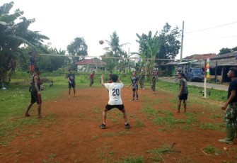 Satgas TMMD Olahraga Volly Bersama Warga