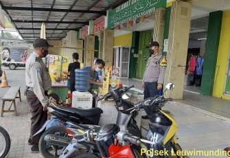 Patroli Dialogis Bhabinkamtibmas Polsek Leuwimunding Himbau Warga Patuhi Prokes