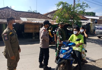 Polsek Sumberjaya Gelar Ops Yustisi Gabungan Mendisiplinkan Warga Menerapkan Prokes Covid-19