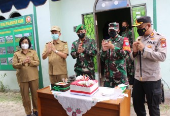 Peringati HUT TNI ke-76, Bupati dan Kapolres Gumas Beri Kejutan Untuk Personel TMMD