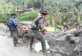 Pasir bahan utama di kegiatan fisik TMMD 112