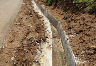Drainase Baru Selesai di Bangun Satgas TMMD, Langsung di Guyur Hujan
