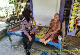 Sambang Warga, Cara Polwan Bhabinkamtibmas Dekatkan Diri Dengan Warganya