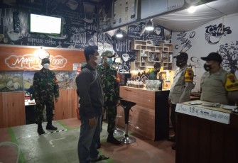 Kapolsek Pegandon Bersama Satgas Covid-19 Kecamatan Laksanakan Pemberlakuan PPKM Level 2