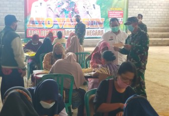 Satgas TMMD 112 Kagumi Kerajinan Tangan Tulungrejo 