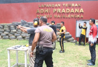 Kapolres Majalengka Gelar Latihan Menembak Bersama