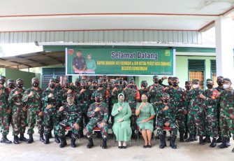 Dandim 1417/Kendari Kolonel Kav Agus Waluyo, S.I.P., beserta ketua Persit KCK Cab L Kodim 1417/Kendari Nyonya Susi Agus Waluyo resmikan mushola serta menghimbau agar bijak dalam menggunakan medsos di wilayah Koramil 11/Ranomeeto dan Koramil 15/Landono, Selasa (24/08/2021).