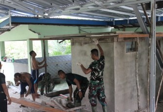 Personel TMMD Lepas Kerangka Boplang Dak Kamar Mandi Masjid Al Ikhlas
