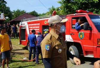  Bupati Gusnan Kunjungi Warganya yang Terkena Musibah Kebakaran 