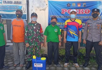 Polsek Patebon Laksanakan Binluh Sekaligus Semprotkan Disinfektan di Desa Jambearum