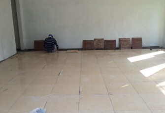 Lantai Keramik Untuk Musala Al-Iklas 