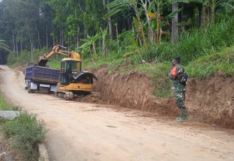 Exavator Alat Berat Penunjang Keberhasilan Pekerjaan Program Fisik di TMMD 112