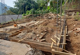Pondasi Rumah Ibu Sainem Siap di Cor