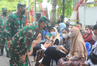 Danrem dan Dandim Beri Motivasi Lansia yang Ikuti Vaksinasi