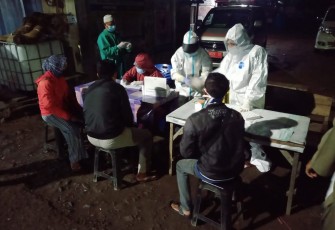 Polsek Brangsong Bersama Forkompincam Melakukan Operasi Yustisi Depan Pasar Sidorejo Kecamatan Brangsong